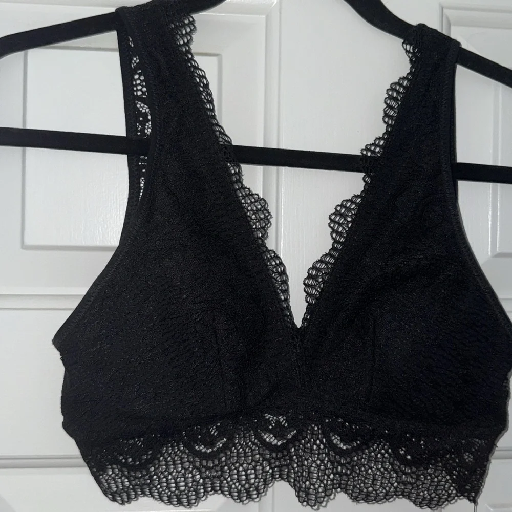 NWT black bralette lace - Fits small BRA Plunging V-no underwires SX/S S/M‎ m/L
